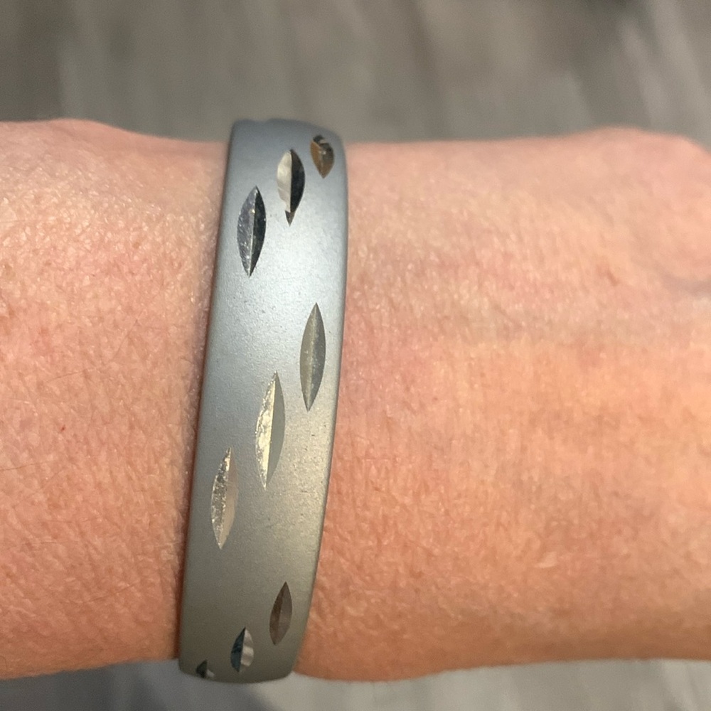 Pretty bangle - Picture 1 of 6